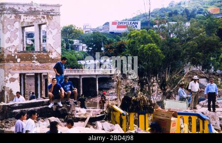 Hochwasserschäden am Fluss Choluteca durch den Hurrikan Mitch - Tegucigalpa Honduras Ca. November 1998 Stockfoto