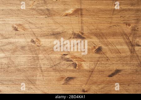 Rustikaler alter dunkler Holzhintergrund mit Kiefernholz, Struktur aus Holz mit Knoten. Beige braun Stockfoto