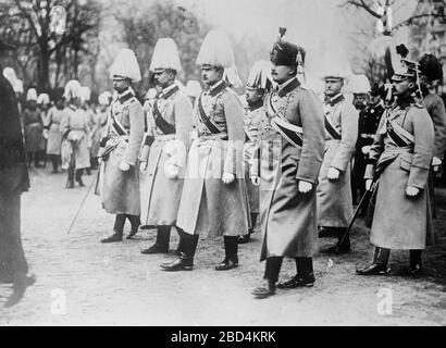 Söhne von Kaiser Wilhelm II.: Wilhelm, deutscher Prinz; Prinz Eitel Friedrich, Prinz Adalbert, Prinz August Wilhelm, Prinz Oskar und Prinz Joachim Ca. 1910-1915 Stockfoto