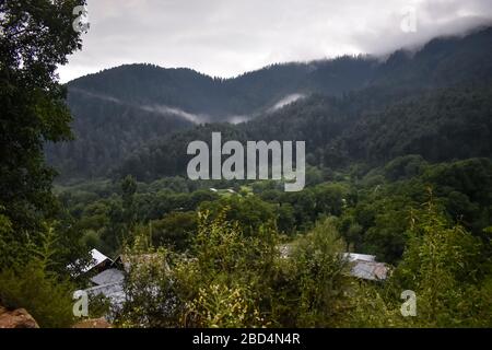 Eine schöne Aussicht auf eine Landschaft bei Pahalgam Kashmir, Indien. Stockfoto