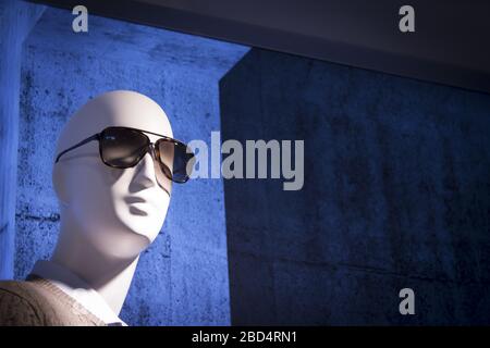 Unisex Mannequin Kopf mit Brille. Keine Leute Stockfoto