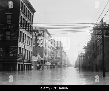 Überflutete Lagerhallen in der Nähe der Innenstadt von Cincinnati, Ohio Ca. 1913 Stockfoto