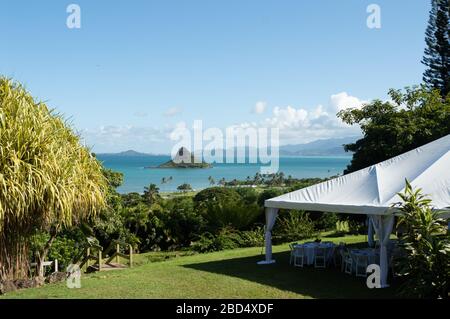 Blick auf Kaneohe Bay aus dem tropischen Paradies von Oahu, Hawaii an einem klaren sonnigen Tag Stockfoto