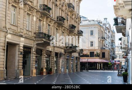 Baku, Aserbaidschan - 6. April 2020. Die verlassene Rasul RZA-Straße in Baku aufgrund von Quarantänemaßnahmen zur Verhinderung der Verbreitung von Coronavirus Stockfoto