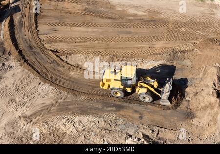 Luftaufnahme der Radlader auf Baustelle Stockfoto