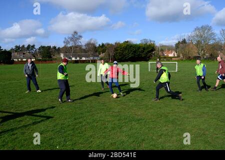 Wanderfußballspiel, Alderton, Suffolk, England. Stockfoto