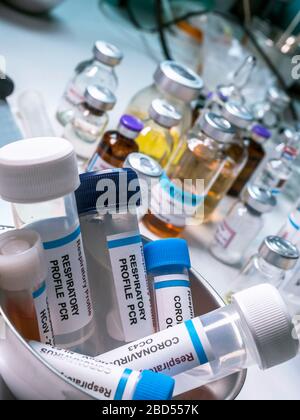 Atemprofil-pcr-Probenflaschen für Patienten, die mit einem Kovid-19-Coronavirus in einem konzeptionellen Laborbild infiziert sind Stockfoto