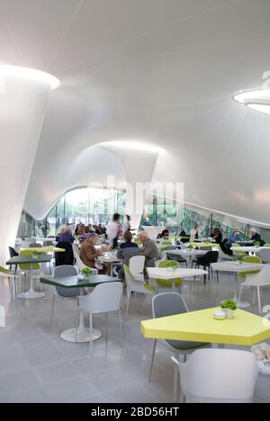 Zaha Hadid Architects Interior Restaurant in Serpentine Sackler Gallery, West Carriage Drive, London W2 2AR Stockfoto