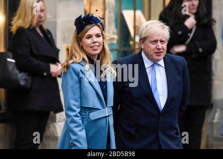London, Großbritannien. April 2020. DATEIFOTO Boris Johnson, Premierminister, auf Intensivpflege mit COVID 19-Symptomen, während Fiance Carrie Symonds sich zu Hause selbst isoliert. Foto aufgenommen am 9. März 2020. Boris Johnson, Premierminister, und Fiance Carrie Symonds verlassen die Westminster Abbey, nachdem sie am Commonwealth Day den jährlichen Gottesdienst besucht haben. Kredit: Stephen Chung / Alamy Live News Stockfoto