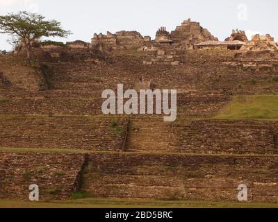 Ruinen der archäologischen Stätte von Tonina, einem Maya-Palast-Komplex in Chiapas, Mexiko Stockfoto