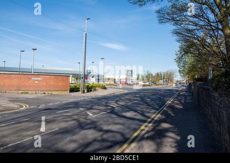 Station Road Sutton in Ashfield, während der Sperrung von Covid-19, April 2020 Nottinghamshire England UK, gefangen genommen Stockfoto