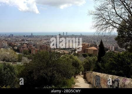 Barcelona Blick vom Gipfel des PARKS GUELL Stockfoto
