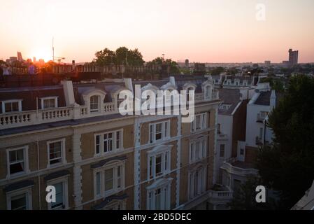 Blick von der Dachterrasse in Nothing Hill während des Sonnenuntergangs Stockfoto