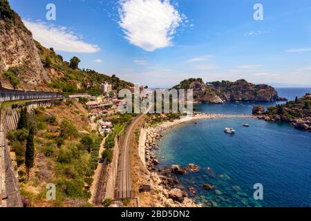 Sizilianischer Strand - Mittelmeertourismus Stockfoto