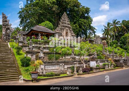 Horizontaler Blick auf die Vorderseite des Kehen-Tempels in Bali, Indonesien. Stockfoto