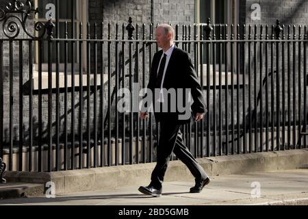 London, Großbritannien. April 2020. Chief Medical Officer für England Chris Whitty kommt zur Sitzung des COVID-19-Komitees in London, Großbritannien, am 7. April 2020 an die 10 Downing Street. Der britische Premierminister Boris Johnson wurde am Montagabend in die Intensivstation gebracht, nachdem sich die Symptome seines Coronavirus verschlimmerten, sagte Downing Street. Johnson habe den britischen Außenminister Dominic Raab gebeten, für ihn zu deputieren, sagte ein Sprecher der Downing Street. Kredit: Xinhua/Alamy Live News Stockfoto