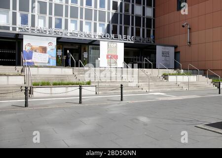 Der Corona-Ausbruch in der Klinik Ernst von Bergmann forderte bisher zwölf Menschenleben. Nach einem Haufen Corona-Infektionsfallen bekam die größte Potsdamer Klinik Hilfe vom Bund. Potsdam, 5. April 2020 - Nutzung weltweit Stockfoto