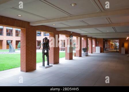 Brick Courtyard Smithfield Haberdashers Hall, 18 W Smithfield, Farringdon, London EC1A 9HQ von Hopkins Architects Holloway White Allom Swift Mauerwerk Stockfoto