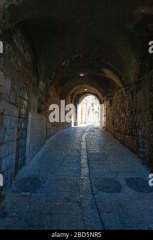 Über Dolorosa in der Altstadt, Jerusalem, Israel. Souvenirläden unterwegs Stockfoto