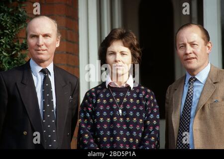 Gerald Barber und Nichol Marston (rechts), gemeinsame Schulleiter der Ludgrove School in Berkshire, Großbritannien, mit Geralds Frau Janet, an der Schule, die sich darauf vorbereitet Stockfoto