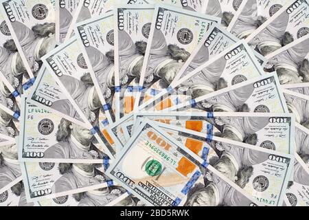 Hundert US-Dollar-Banknoten Hintergrund, 100 amerikanische Dollar-Rechnung Fan Hintergrund, Heap Faned Cash Papier Geldpaket Draufsicht Tapete, abstrakt Stockfoto