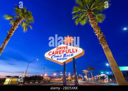Las Vegas, Nevada, USA an der Rückseite des Willkommen in Las Vegas Schild erinnern Sie vorsichtig zu fahren und kommen Sie bald wieder.