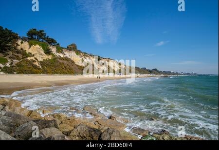 Strände und Klippen von Bournemouth, ruhig während der Pandemie von Coronavirus, Dorset, England, Großbritannien. Stockfoto