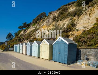 Bournemouth Beach hütten an der Promenade in Lockdown während der Coronavirus Pandemie, Dorset, England, Großbritannien. Stockfoto