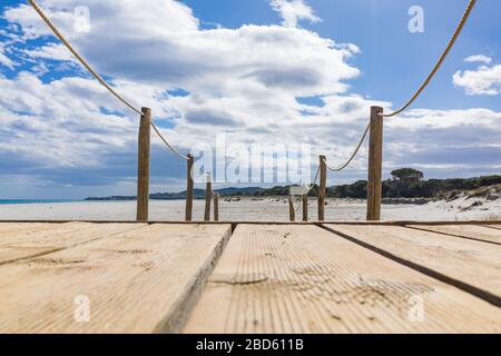 Luftaufnahme des Strandes von la caletta in siniscola, sardinien Stockfoto