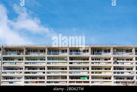 Außenansicht des Cables Wynd House Appartementblocks, bekannt als die Banana Flats, in Leith, Schottland, Großbritannien Stockfoto