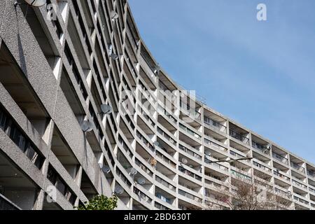 Außenansicht des Cables Wynd House Appartementblocks, bekannt als die Banana Flats, in Leith, Schottland, Großbritannien Stockfoto