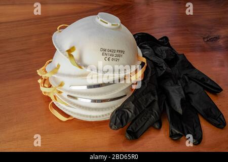 Medizinische Handschuhe und Schutzviren ffp2 Maske, Coronavirus Kovid Disease Items Stockfoto