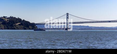 Panoramaaufnahme der San Francisco-Oakland Bay Bridge san Francisco, Kalifornien, USA, 31. März 2020 Stockfoto