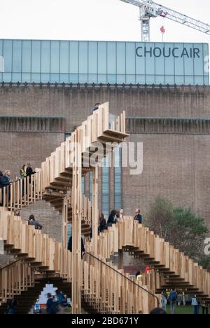 Esher Staircase Endless Stair, Tate Modern Lawn, Bankside, London SE1 9TG von drmm Architects Arup Engineered Timber Cross Laminated Timber Stockfoto