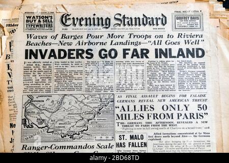 "Invasders Go Far Inland" am 16. August 1944 Abend Standard WW2 britische Zeitung Headline in London England Großbritannien Großbritannien Stockfoto