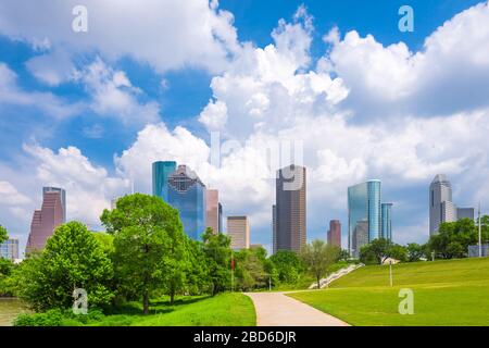 Houston, Texas, USA Downtown Skyline und Park am Nachmittag. Stockfoto