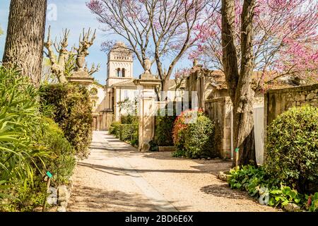 Das Saint-Paul-Asyl, in dem der Künstler Vincent Van Gogh einige seiner berühmtesten Werke produzierte, Saint-Rémy-de-Provence, Frankreich. Frühjahr 2017. Stockfoto
