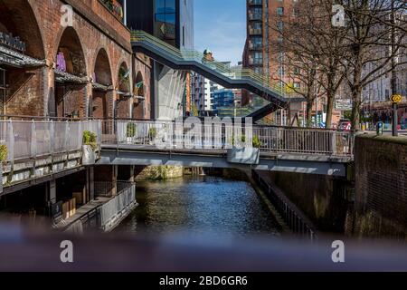 Leere Straßen während des Ausbruchs von Coronavirus, Deansgate Locks, Manchester City Centre, Großbritannien, April 2020. Stockfoto