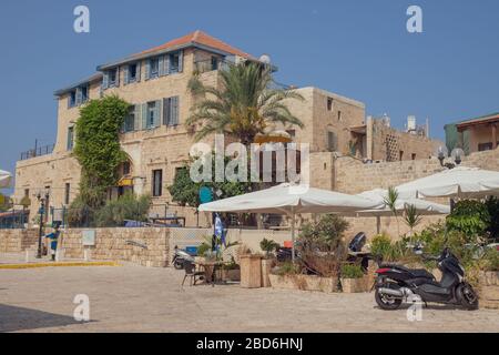 Stadtplatz neben der Peterskirche in Old Jaffa, Israel Stockfoto