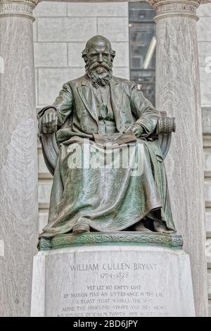 William Cullen Bryant Skulptur im Bryant Park, New York Stockfoto