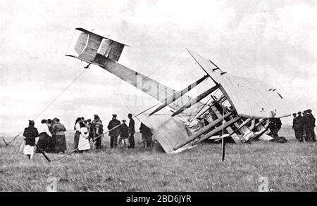 ALCOCK UND DER BRAUNE TRANSATLANTIKFLUG JUNI 1919. Ihre modifizierten Vickers Vimy landet in einem Moorgebiet in der Nähe von Clifden, County Galway. Stockfoto