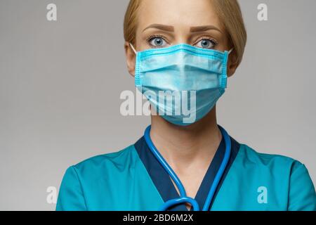 Krankenschwester des Arztes, Frau mit Stethoskop, die eine Schutzmaske trägt Stockfoto