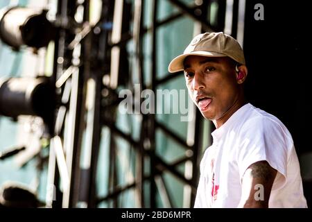 Aarhus, Dänemark. Juni 2018. Die amerikanische Rap-Gruppe N.E.R.D. führt ein Live-Konzert während des dänischen Musikfestivals Northside 2018 in Aarhus durch. Hier ist Rapper Pharrell Williams live auf der Bühne zu sehen. (Foto: Gonzales Foto - lasse Lagoni Stockfoto