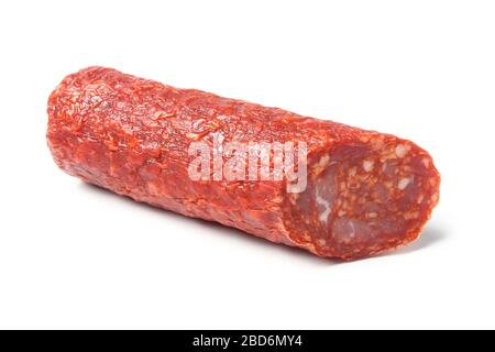 Chorizo-Scheibe Nahaufnahme isoliert auf weiß Stockfoto