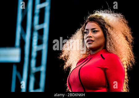 Roskilde, Dänemark. Juli 2018. Der englische Rapper und Sänger Stefflon Don führt während des dänischen Musikfestivals Roskilde Festival 2018 ein Live-Konzert durch. (Foto: Gonzales Foto - lasse Lagoni). Stockfoto