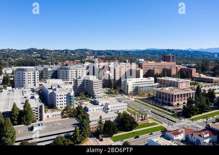 Luftaufnahme des UCLA Medical Center und des Campus in Westwood, Los Angeles Stockfoto