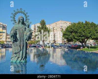 Nuestra Señora del Carmen. Homenaje a la patrona de los marineros. (Jungfrau Carmen, Tribut an die patrón-Heilige der Matrosen). Torre del Mar, Spanien. Stockfoto