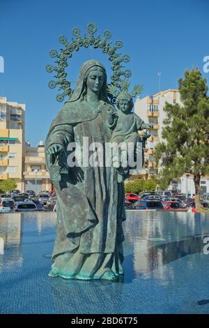 Nuestra Señora del Carmen. Homenaje a la patrona de los marineros. (Jungfrau Carmen, Tribut an die patrón-Heilige der Matrosen). Torre del Mar, Spanien. Stockfoto