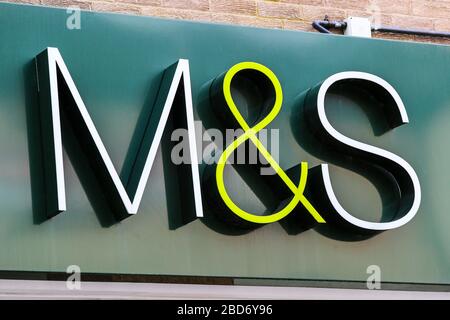 Firmenlogo für Marks and Spencer , M und S, den High Street Superstore, Kilmarnock, Großbritannien Stockfoto