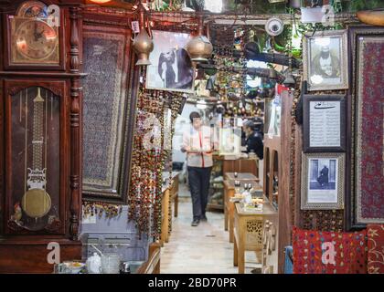 Café Azadegan, Chaykhuneh, Teehaus in der Chah HAJ Mirza Gasse in Isfahan, Esfahan, Iran, Persien, Naher Osten Stockfoto